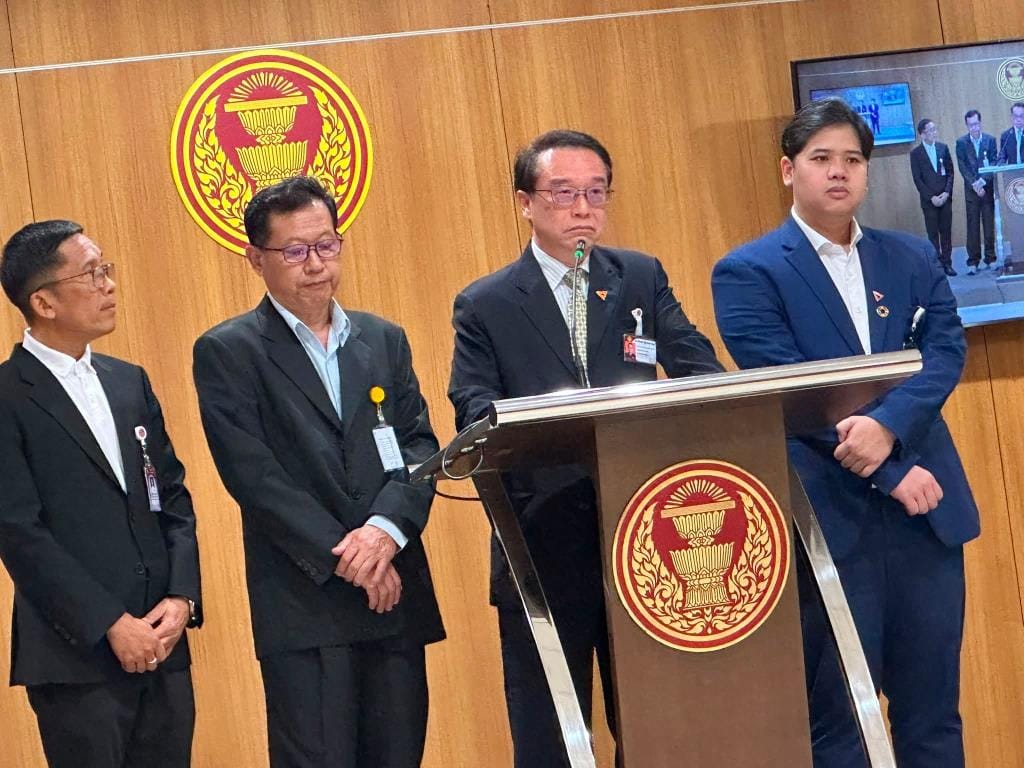 "Anusorn" explains shouting peace at "Min Aung Hlaing" after being blocked from submitting letter, slams government for rolling out red carpet for blood-stained dictator, eyes visit to "Aung San Suu Kyi"