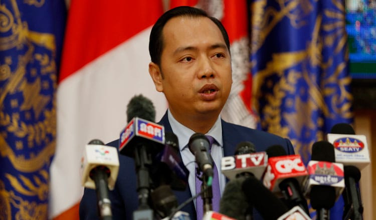 Cambodia speaks out, hitting back at Thailand: deploying troops to hold the disputed area will never change the border line