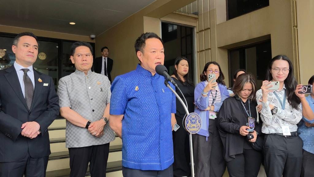 PM declares carrying guns outside the home 100% prohibited — except state officials on duty — stunned to learn his wife owns a firearm, warns entourage they're on their own