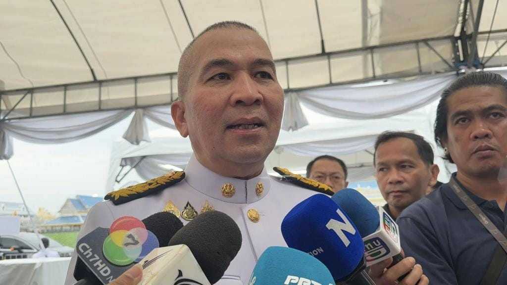 "Rutthaphon" instructs DSI officers who are permitted to carry firearms to first obtain authorization from the director-general — says he is a former police officer who owns a gun but keeps it at home
