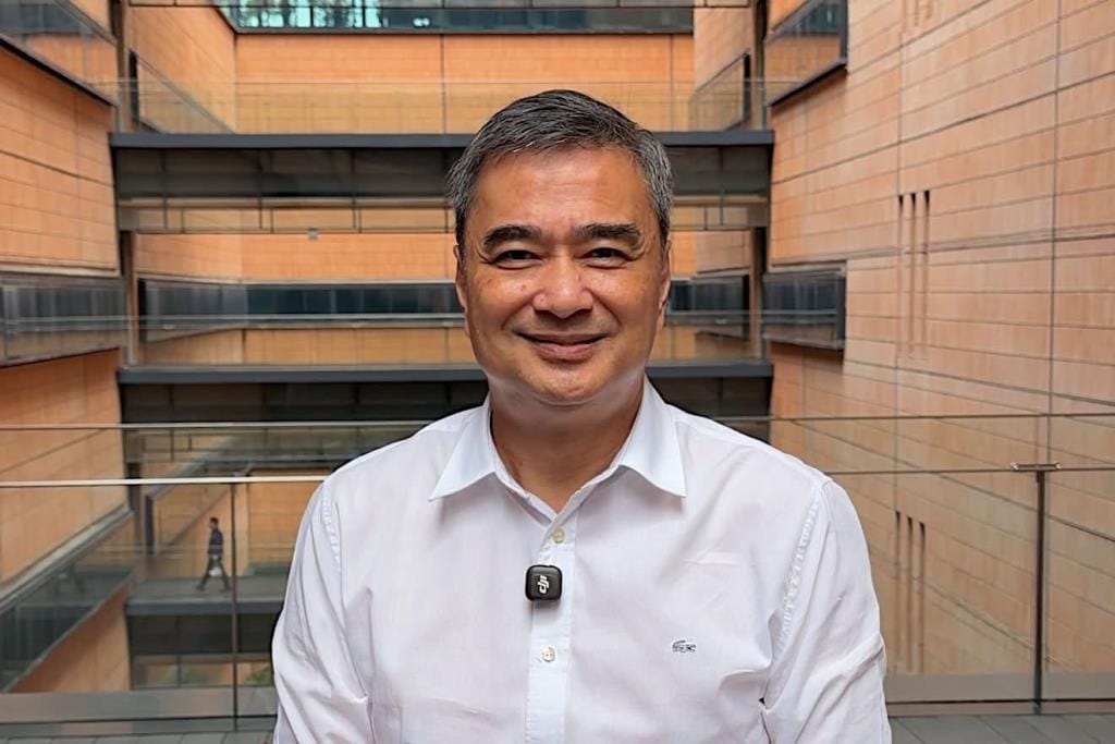 "Mark" talks to "Chaichana" over ear-slapping incident, asks for time to verify facts; party secretary-general says the matter is for the legal process to handle, vows not to shield wrongdoers