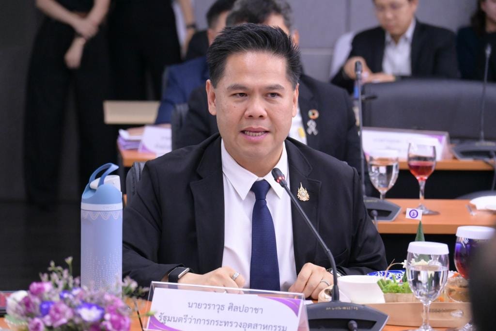 Varawut Elevates SMEs into New Industry Supply Chains, Vows Not to Abandon Internal Combustion Vehicles, Woos Toyota to Stay