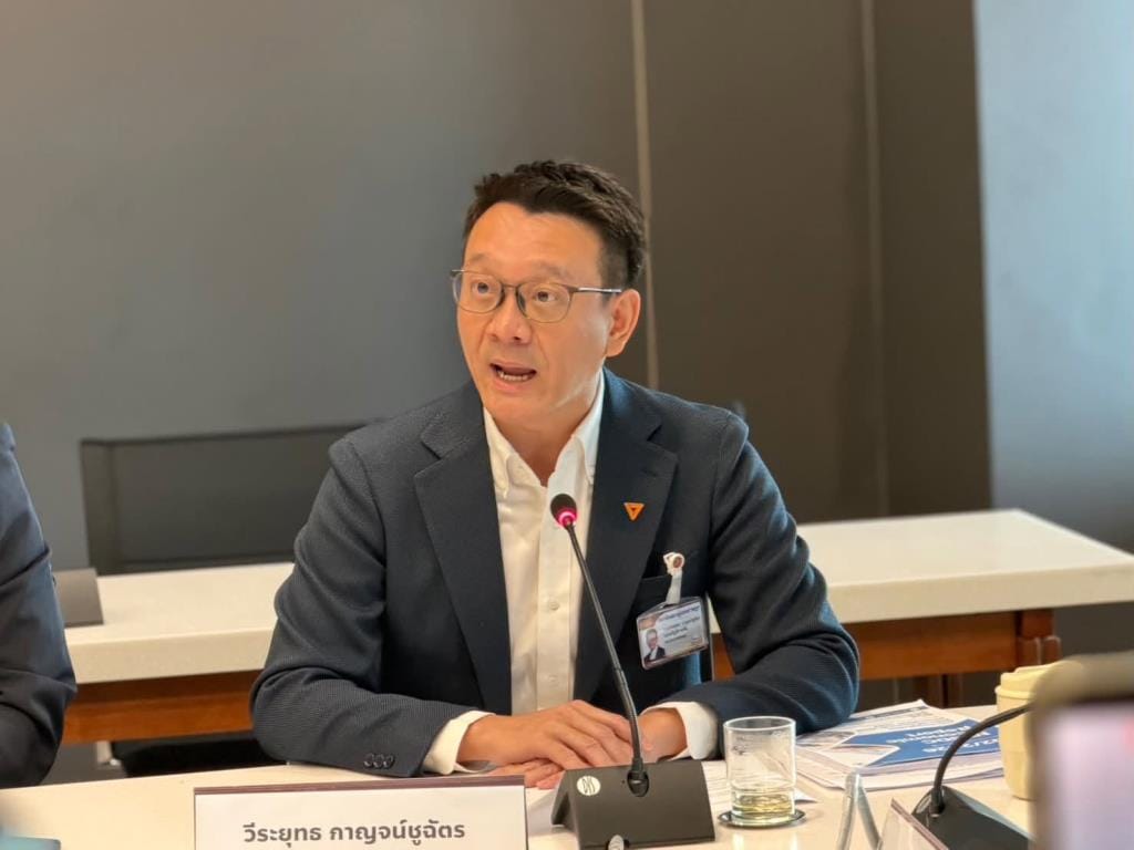 "Weerayut" slams "Anutin's government" for steering the economy in the wrong direction, with no stimulus tools beyond "Thai Helps Thai Plus," hanging the country's future on data centres
