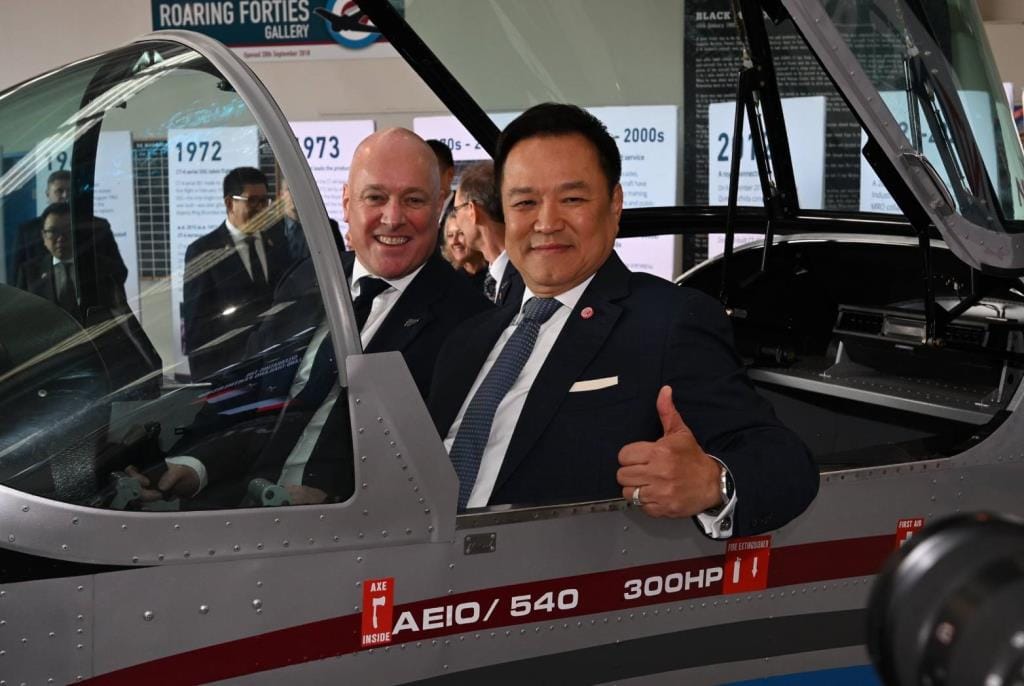 Luxon Personally Escorts Anutin on Tour of NZAero, Building on Thai-New Zealand Aviation Partnership