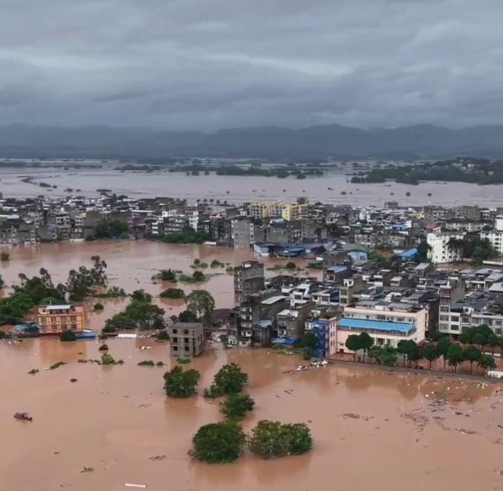 China in crisis! Hit by "3 storms" making landfall simultaneously, Level 4 emergency declared