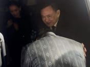 Anutin pays respects at Thaksin's lap and sees him to his car after "Kriang" funeral chanting ceremony — joins dinner table
