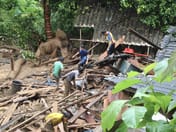 (Clip) A Desperate Rescue! Flash Floods and Mudslide Bury a House in Sop Moei — 5 Residents Injured