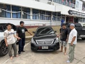 (Clip) Moment revealed when gang abducted Chinese woman in the heart of Bangkok, set to hand her over at Mae Sot border — ran checkpoint, dragged victim from car and dumped her, before Kamphaeng Phet police gave chase and arrested entire gang
