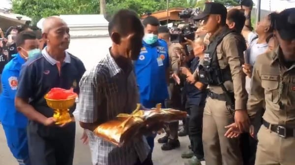 (Video) Tears Flow! Thousands of Relatives and Fans Receive the Body of "Hlun Solo" — Grandmother Quietly Shuts Herself Away, Cannot Bear to Look at Her Grandson, Devastated He Left So Soon