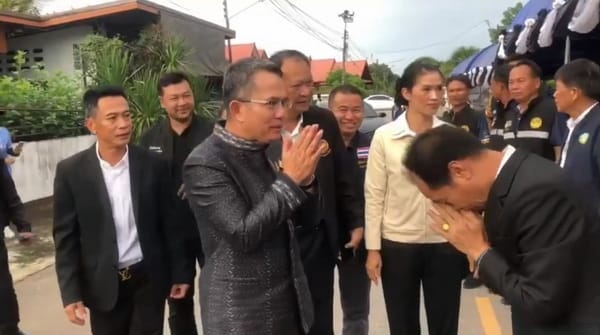 (Video) Tears Flow! Thousands of Relatives and Fans Receive the Body of "Hlun Solo" — Grandmother Quietly Shuts Herself Away, Cannot Bear to Look at Her Grandson, Devastated He Left So Soon