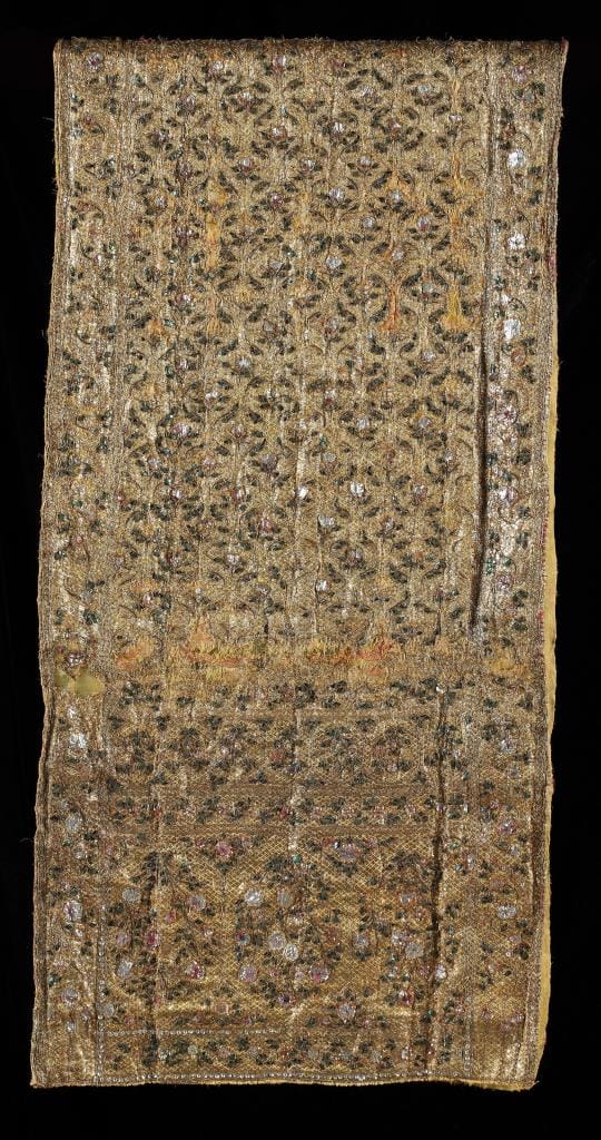 Exhibition "Siam Phatsatraphon Philai: Honouring the Queen Mother" — A Breathtaking Display of Rare Thai Textiles and Precious Fabrics Seldom Seen