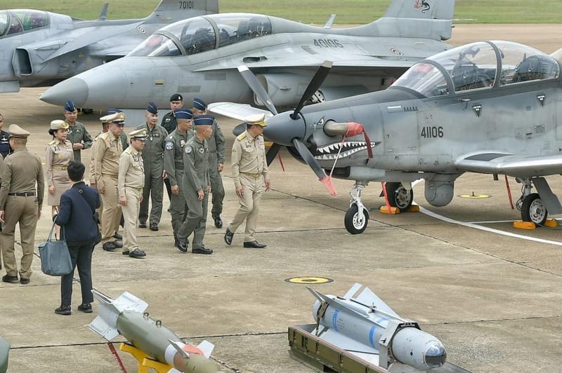 'Anutin' flies personal jet with F-16 escort to Wing 1, delivers 5-point policy to sharpen the Air Force's teeth, receives F-16 patch with call sign 'Mickey'