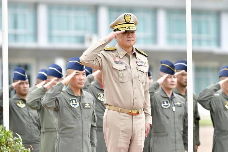 'Anutin' flies personal jet with F-16 escort to Wing 1, delivers 5-point policy to sharpen the Air Force's teeth, receives F-16 patch with call sign 'Mickey'