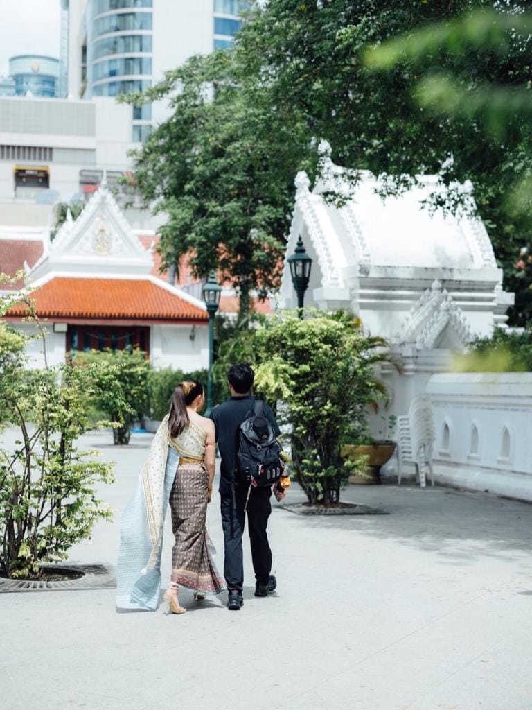 Crystal clear, no zoom needed! "Dew Arisara" shows off sweet romance with "Woody Lamsam," revealing his face in full for the first time