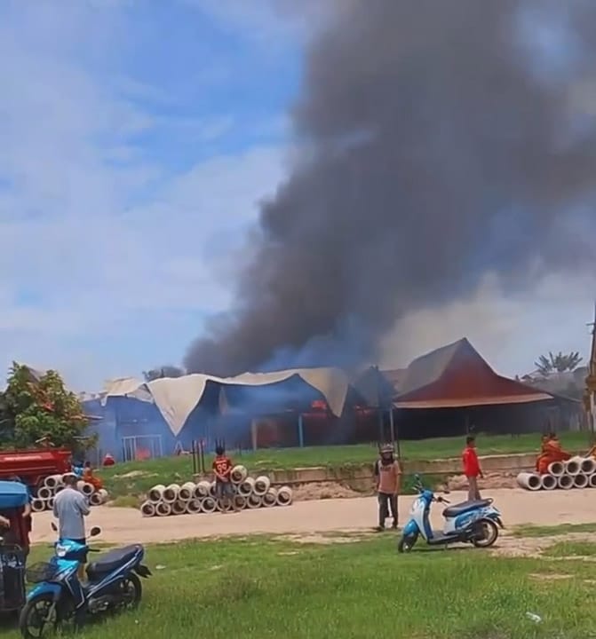 (Clip) Alarming! Fire breaks out at Wat Han Toei, Prathai District, Korat — temple pavilion, monks' quarters, and kitchen, 3 buildings, destroyed; losses exceed 2.5 million baht
