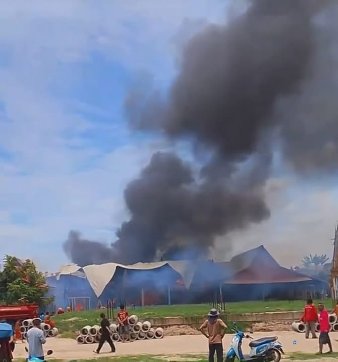 (Clip) Alarming! Fire breaks out at Wat Han Toei, Prathai District, Korat — temple pavilion, monks' quarters, and kitchen, 3 buildings, destroyed; losses exceed 2.5 million baht