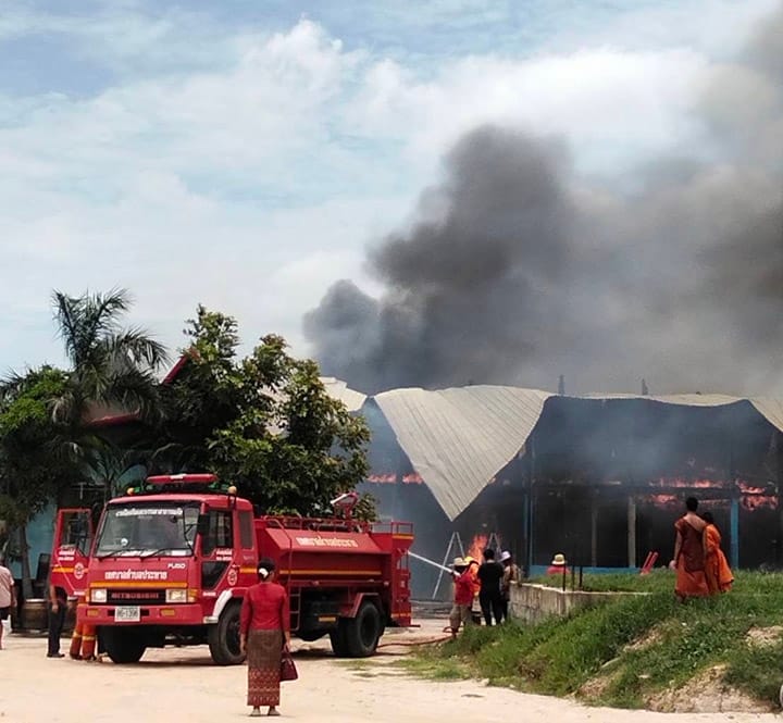 (Clip) Alarming! Fire breaks out at Wat Han Toei, Prathai District, Korat — temple pavilion, monks' quarters, and kitchen, 3 buildings, destroyed; losses exceed 2.5 million baht