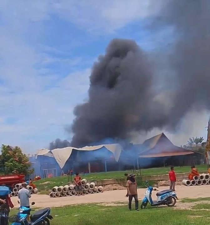 (Clip) Alarming! Fire breaks out at Wat Han Toei, Prathai District, Korat — temple pavilion, monks' quarters, and kitchen, 3 buildings, destroyed; losses exceed 2.5 million baht