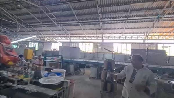 Chinese goods flood the market, Lampang ceramics in crisis: over half of factories shut down, major players turn to robots to cut labour