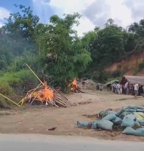 Villagers Reach Their Limit! They Mob and Capture Kachin Soldiers, Burn Toll Checkpoint on Muse–Namkham Road in Northern Shan State