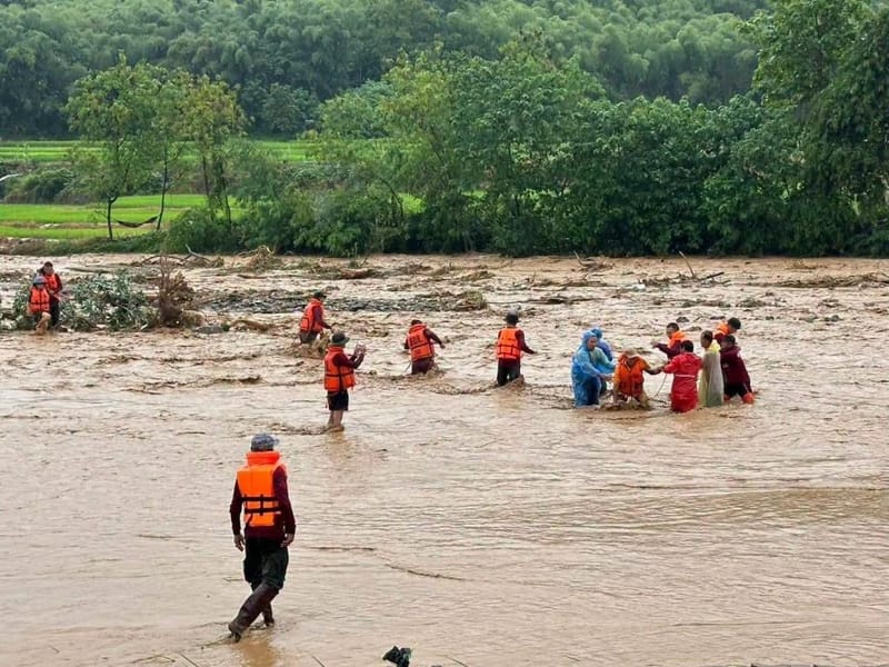 Nan Hospitality: "Sapan–Huai Thon" Accommodation Operators Open Free Stays for Stranded Tourists Until Flood Situation Eases