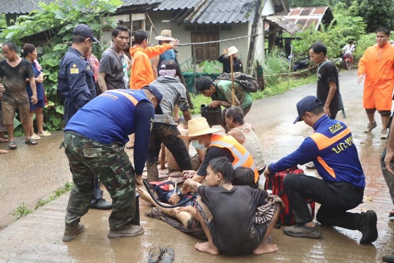 (Clip) A Desperate Rescue! Flash Floods and Mudslide Bury a House in Sop Moei — 5 Residents Injured
