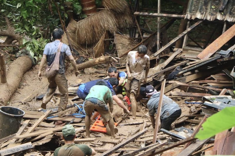 (Clip) A Desperate Rescue! Flash Floods and Mudslide Bury a House in Sop Moei — 5 Residents Injured