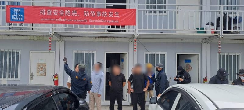 Immigration Division 3 investigators raid Chinese-capital construction site, arrest 5 illegal workers on 3 charges, push to prosecute employer