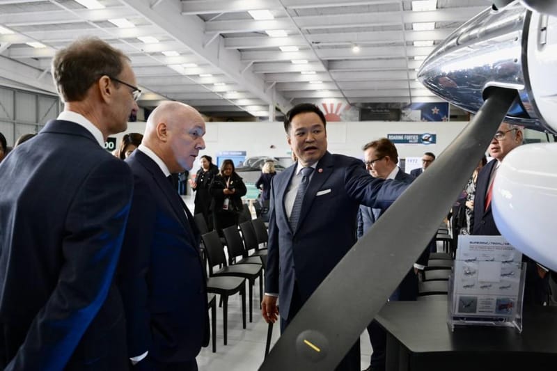 Luxon Personally Escorts Anutin on Tour of NZAero, Building on Thai-New Zealand Aviation Partnership