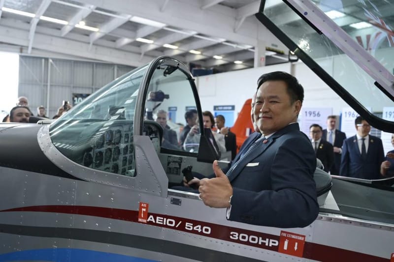 Luxon Personally Escorts Anutin on Tour of NZAero, Building on Thai-New Zealand Aviation Partnership