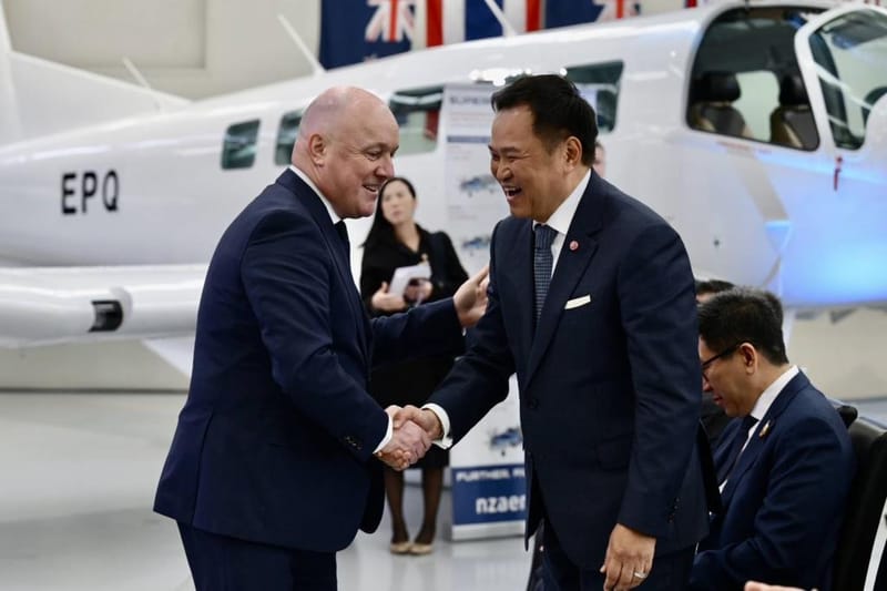 Luxon Personally Escorts Anutin on Tour of NZAero, Building on Thai-New Zealand Aviation Partnership