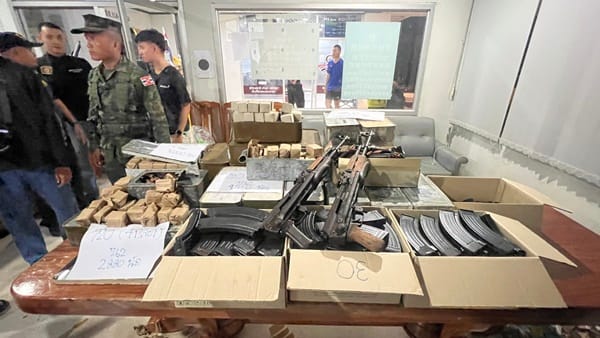 Thrilling Chase! Marine Police and Navy Pursue Speedboat Smuggling War Weapons from Neighboring Country — 2 AK-47s and Over 21,000 Rounds of Ammunition Seized