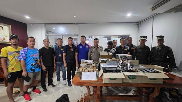 Thrilling Chase! Marine Police and Navy Pursue Speedboat Smuggling War Weapons from Neighboring Country — 2 AK-47s and Over 21,000 Rounds of Ammunition Seized