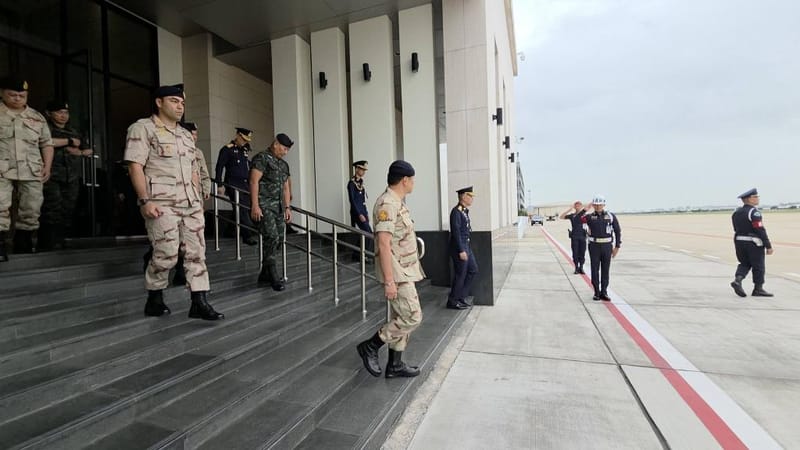 PM Holds Emergency Security Meeting After Surge of Unrest in Deep South, Before Flying to Nan and Ubon Ratchathani to Monitor Floods and Visit Soldiers Injured in Mine-Clearing Operation