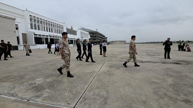 PM Holds Emergency Security Meeting After Surge of Unrest in Deep South, Before Flying to Nan and Ubon Ratchathani to Monitor Floods and Visit Soldiers Injured in Mine-Clearing Operation