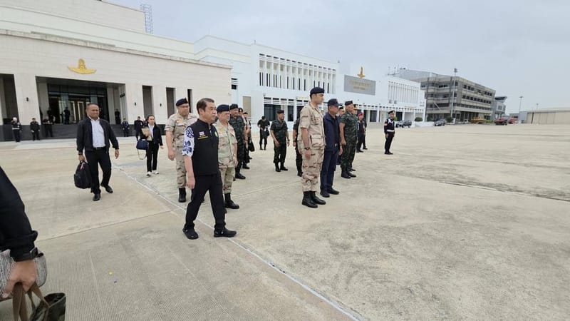 PM Holds Emergency Security Meeting After Surge of Unrest in Deep South, Before Flying to Nan and Ubon Ratchathani to Monitor Floods and Visit Soldiers Injured in Mine-Clearing Operation