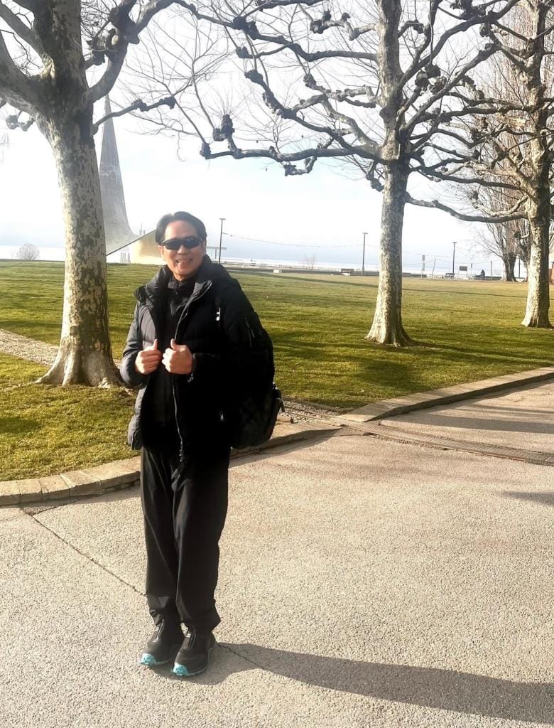 Bird Thongchai's manager announces no concert this year, posts photos of the singer traveling and making merit — fans say they'll wait as long as it takes