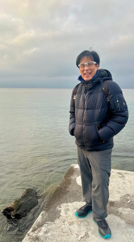 Bird Thongchai's manager announces no concert this year, posts photos of the singer traveling and making merit — fans say they'll wait as long as it takes