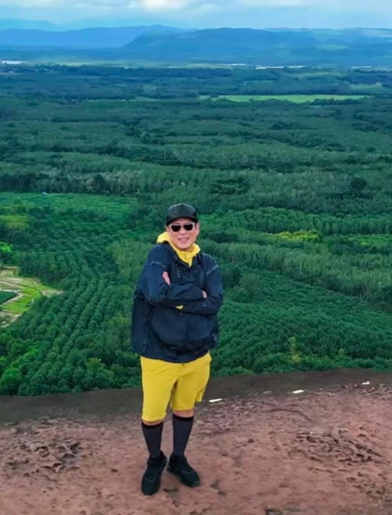 Bird Thongchai's manager announces no concert this year, posts photos of the singer traveling and making merit — fans say they'll wait as long as it takes