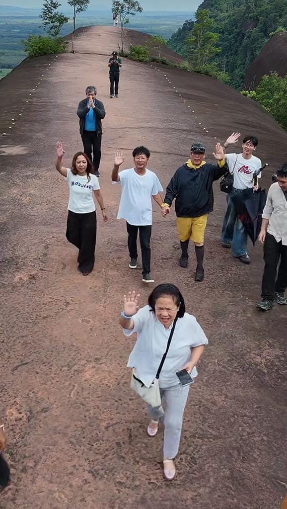 Bird Thongchai's manager announces no concert this year, posts photos of the singer traveling and making merit — fans say they'll wait as long as it takes