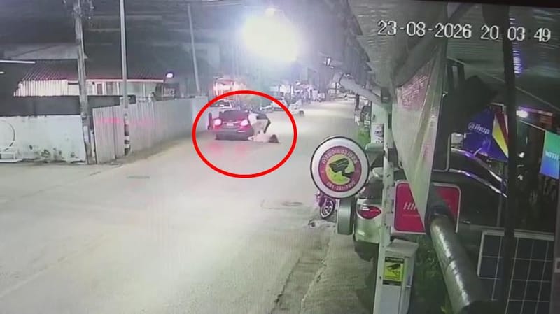 (Clip) Moment revealed when gang abducted Chinese woman in the heart of Bangkok, set to hand her over at Mae Sot border — ran checkpoint, dragged victim from car and dumped her, before Kamphaeng Phet police gave chase and arrested entire gang