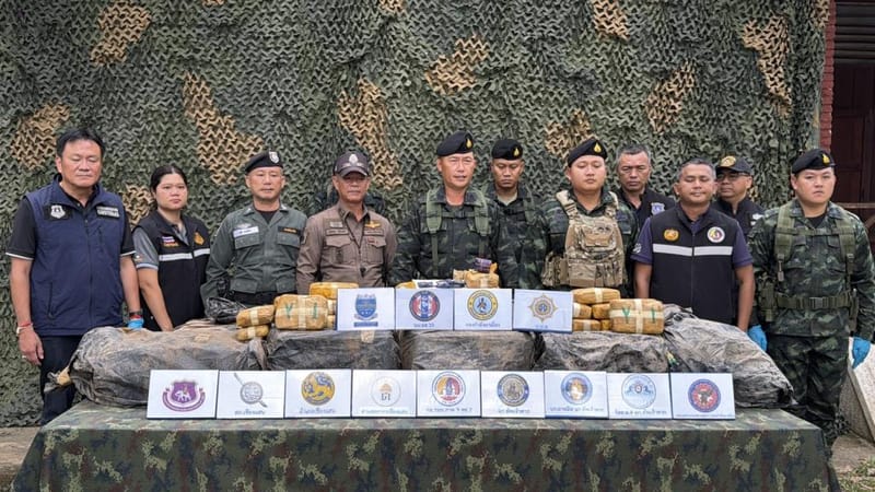 (Clip) Gunfire Erupts in Rubber Plantation! Cavalry Soldiers Clash with Drug-Smuggling Gang Crossing River into Chiang Saen Border Area in the Dead of Night — Another Nearly 2 Million Pills Seized