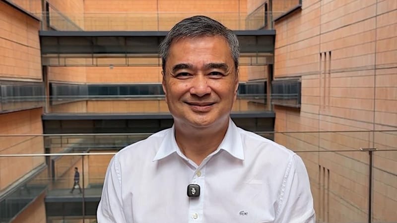 "Mark" talks to "Chaichana" over ear-slapping incident, asks for time to verify facts; party secretary-general says the matter is for the legal process to handle, vows not to shield wrongdoers