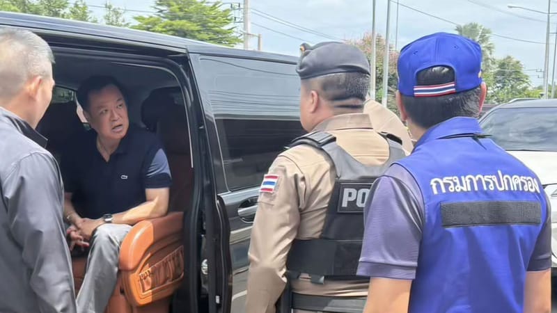 "Anutin" Has His Car Searched by Police While Making Unannounced Stop to Inspect Checkpoint in Buriram — Officers Say Nothing Found in PM's Car, but Regular Checkpoints Turning Up "Only Drugs"