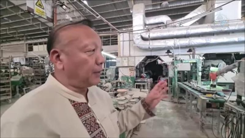 Chinese goods flood the market, Lampang ceramics in crisis: over half of factories shut down, major players turn to robots to cut labour