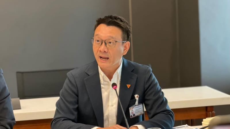 "Weerayut" slams "Anutin's government" for steering the economy in the wrong direction, with no stimulus tools beyond "Thai Helps Thai Plus," hanging the country's future on data centres