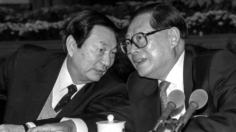Hidden tension surfaces beneath the silence! As China holds memorial ceremonies for Jiang Zemin and Zhu Rongji, two towering figures of the reform era