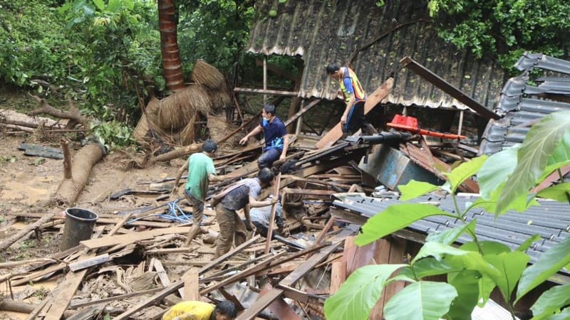 (Clip) A Desperate Rescue! Flash Floods and Mudslide Bury a House in Sop Moei — 5 Residents Injured